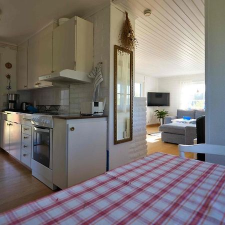 Rosenborgs Friluftspensionats Stugor Med Koek Farjestaden Exterior photo